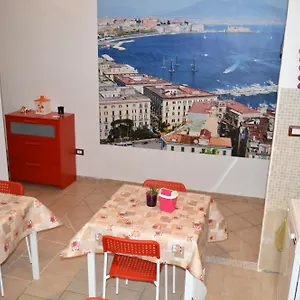 Bed & Breakfast Station, Neapol